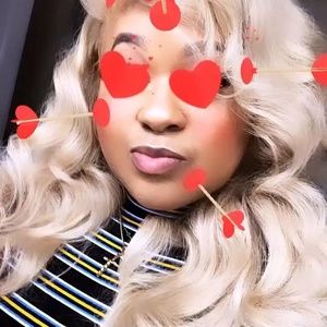 Meet your Posher, Danielle